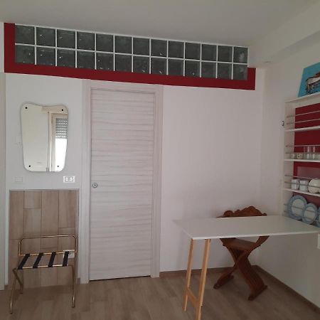 Adg Emilia 10 Appartamenti Del Garda Peschiera del Garda Luaran gambar