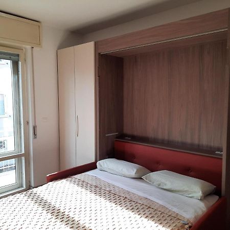 Adg Emilia 10 Appartamenti Del Garda Peschiera del Garda Luaran gambar
