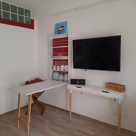 Adg Emilia 10 Appartamenti Del Garda Peschiera del Garda Luaran gambar