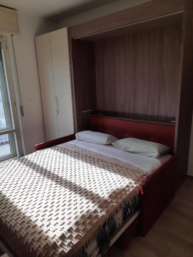 Adg Emilia 10 Appartamenti Del Garda Peschiera del Garda Luaran gambar