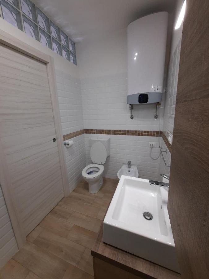 Adg Emilia 10 Appartamenti Del Garda Peschiera del Garda Luaran gambar